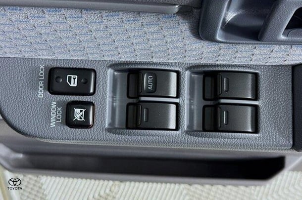 2024 Toyota LANDCRUISER MILITARY GXL image 20