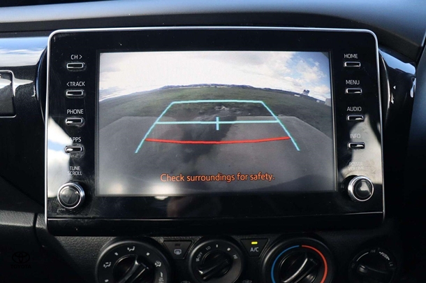 2023 Toyota Hilux 4x4 SR image 14