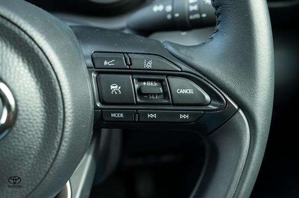2023 TOYOTA Yaris Hybrid SX image 18