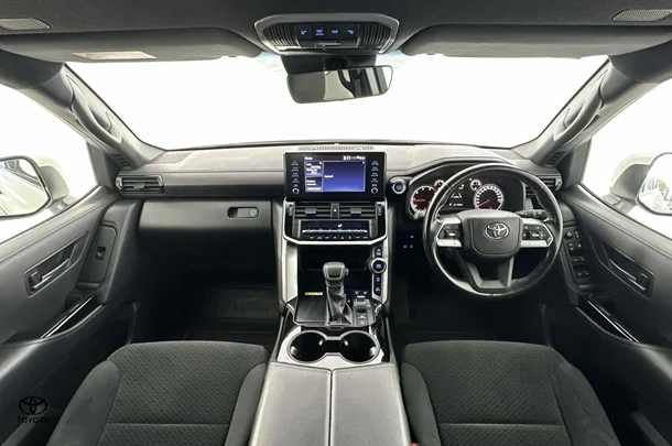 2023 Toyota Landcruiser GXL image 2