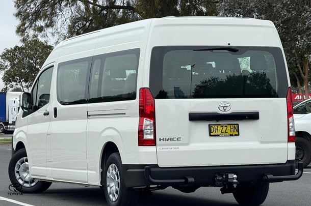 2023 Toyota HIACE SLWB image 5
