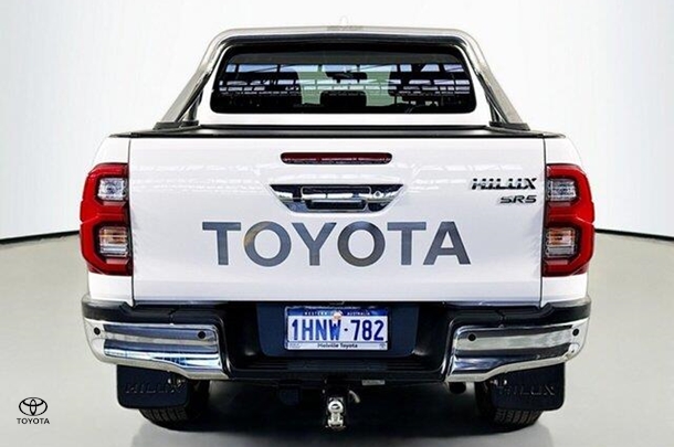 2022 Toyota Hilux SR5 image 7