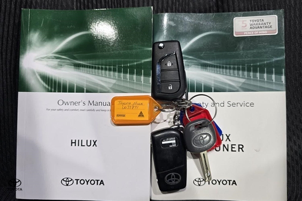 2021 Toyota Hilux SR image 28