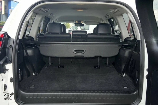 2021 Toyota Prado VX image 10