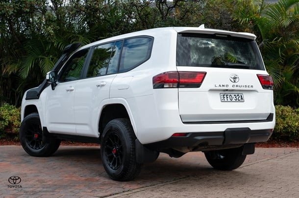 2023 TOYOTA Landcruiser GX image 2