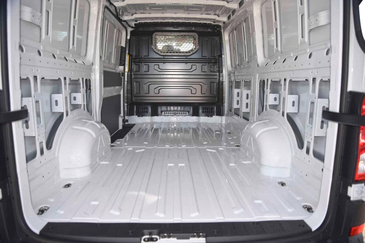 2024 Volkswagen Crafter 35 TDI410 SY1 Medium Wheelbase Manual FWD MY24 image 9