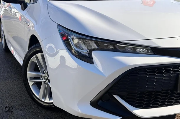 2022 Toyota Corolla Hatch Hybrid Ascent Sport image 3