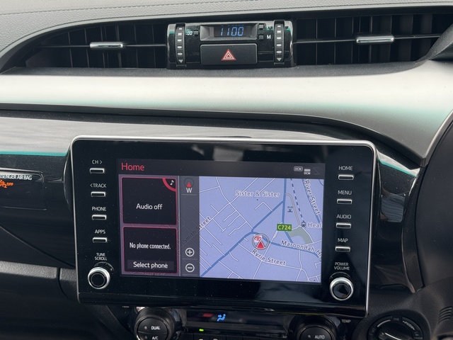 2022 Toyota Hilux SR5 image 14