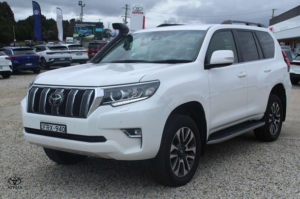 2022 Toyota Prado VX image 3