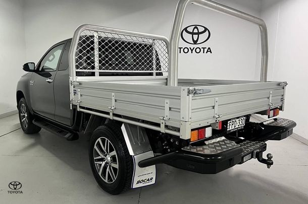 2020 Toyota Hilux SR5 image 8