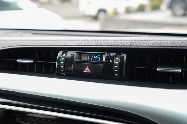 2019 Toyota HILUX SR5 image 14