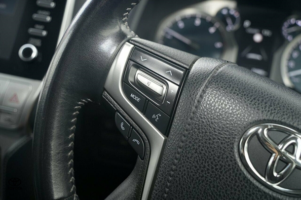 2021 Toyota Prado VX image 15