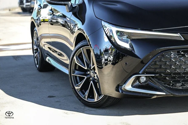 2024 Toyota Corolla Hatch Hybrid ZR image 6