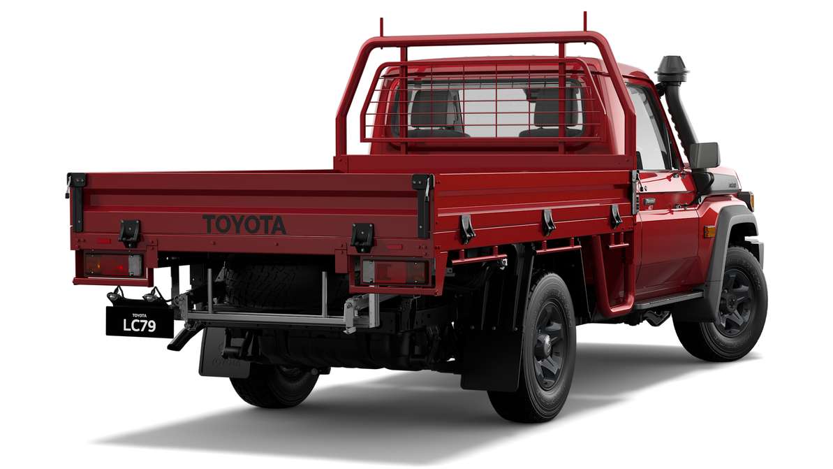 2024 Toyota LandCruiser 79 GX Single-Cab Cab-Chassis image 3