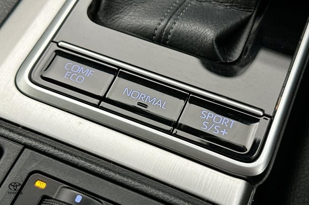 2022 Toyota Prado Kakadu image 28