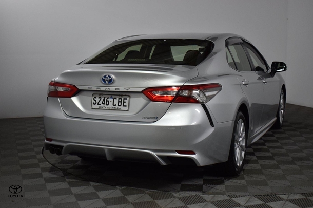 2019 Toyota Camry Hybrid Ascent Sport image 2
