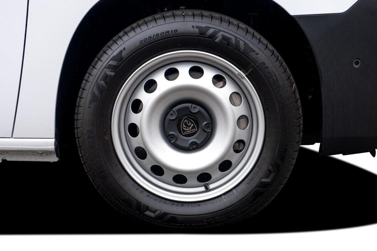 2024 Peugeot Partner Pro LWB Auto MY25 image 17