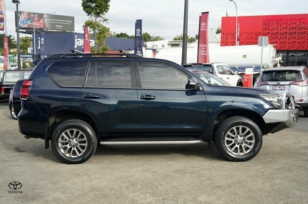 2021 Toyota Prado VX image 2