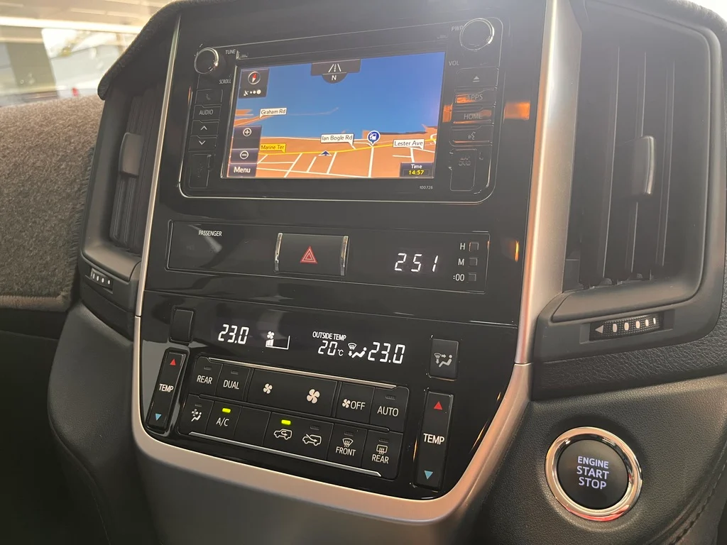 2020 Toyota Landcruiser GXL image 19