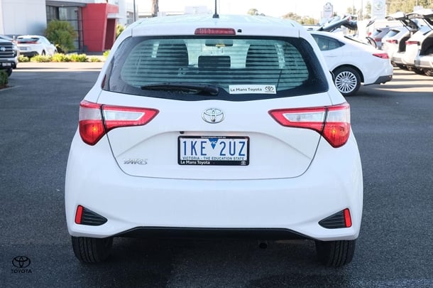 2017 Toyota Yaris Ascent image 4