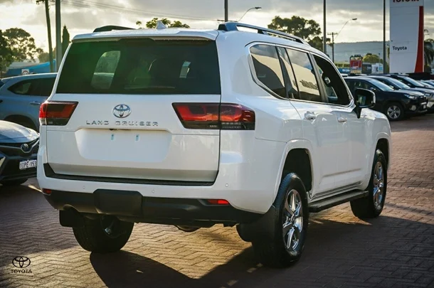 2024 Toyota Landcruiser VX image 8