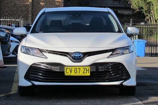 2019 Toyota Camry Hybrid Ascent image 2