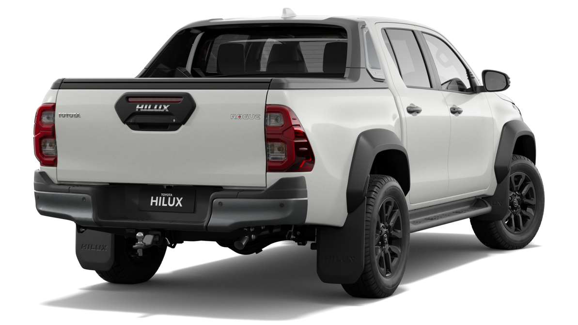 2024 Toyota Hilux 4x4 Rogue 48V Double-Cab Pick-Up image 3