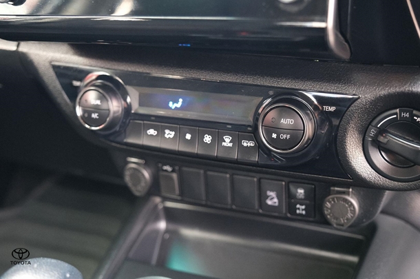 2022 Toyota Hilux SR5 image 22
