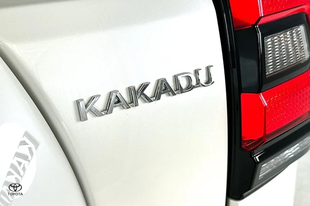 2022 Toyota Prado Kakadu image 40