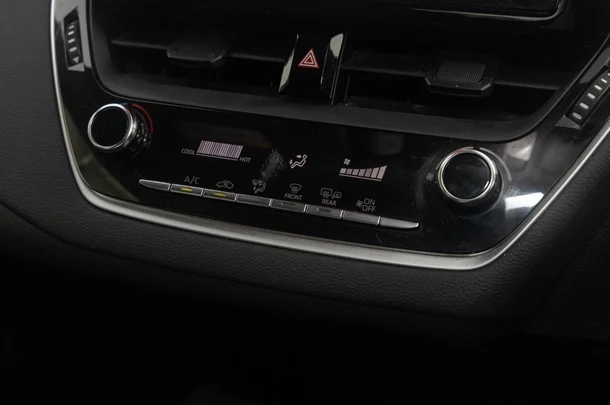 2018 Toyota Corolla Ascent Sport image 16