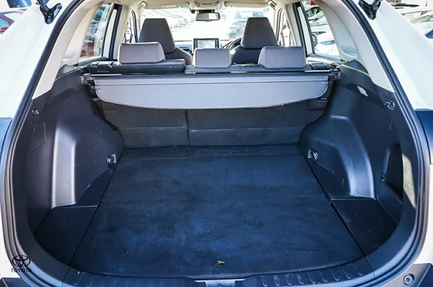 2020 Toyota RAV4 GXL image 8
