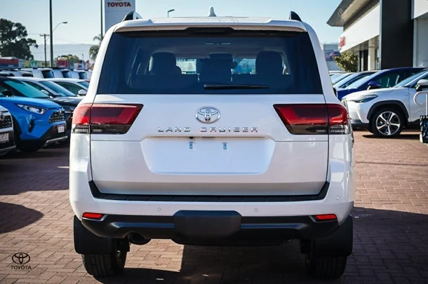 2025 Toyota Landcruiser VX image 7