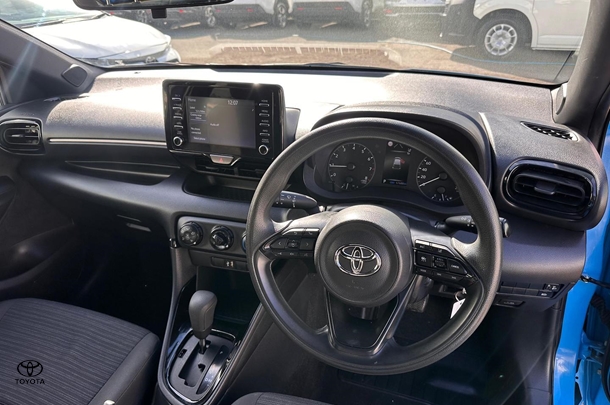 2022 Toyota Yaris Ascent Sport image 14