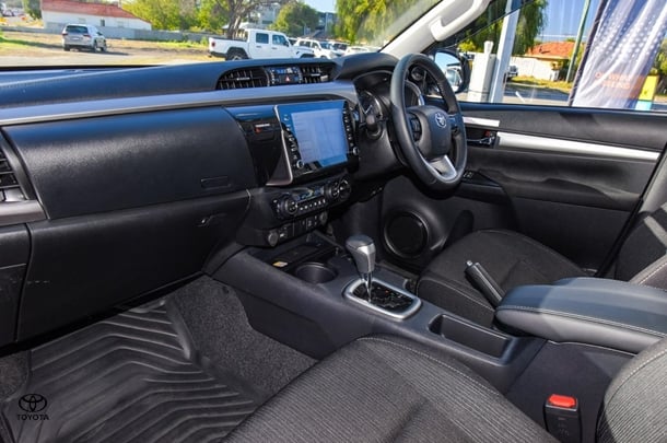 2024 Toyota HILUX SR5 image 20