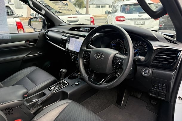 2024 Toyota Hilux 4x4 Rogue image 5