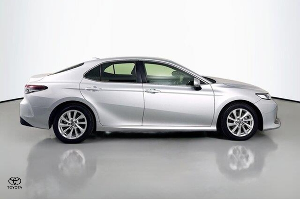 2023 Toyota Camry Ascent image 9