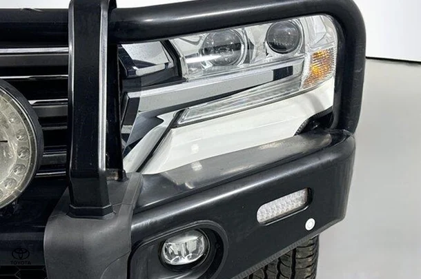 2021 Toyota LANDCRUISER GXL image 3