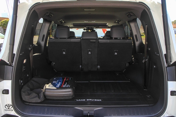2024 Toyota Landcruiser Sahara image 9