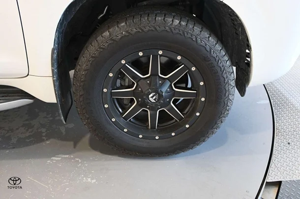 2019 Toyota Prado VX image 9