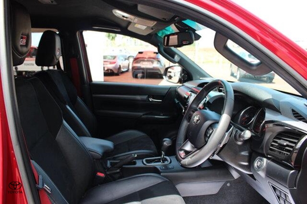 2023 Toyota Hilux GR-S image 10
