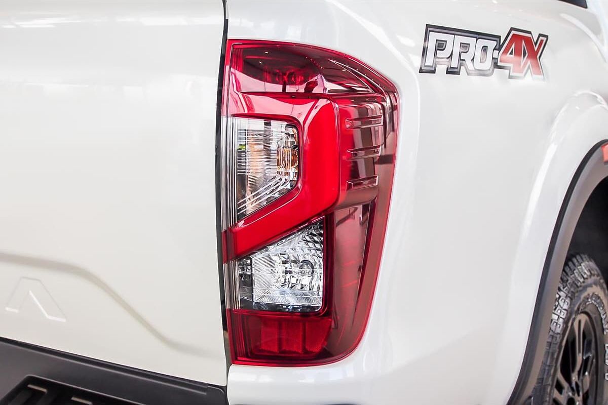 2024 Nissan Navara PRO-4X D23 Manual 4x4 MY24 Dual Cab image 8