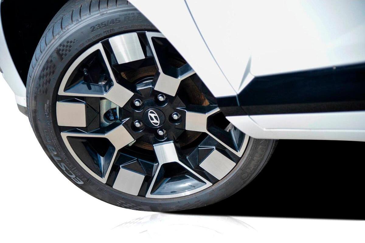 2024 Hyundai Kona Electric Premium Auto 2WD MY25 image 11