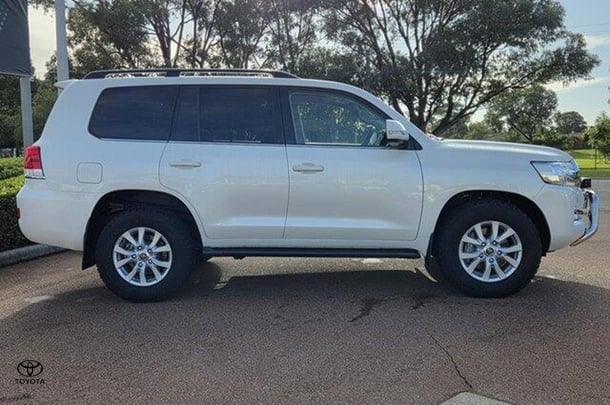 2020 Toyota Landcruiser VX image 3