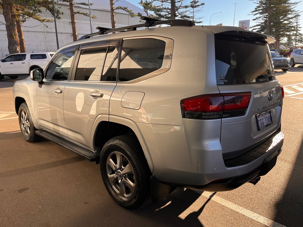 2023 Toyota Landcruiser VX image 5
