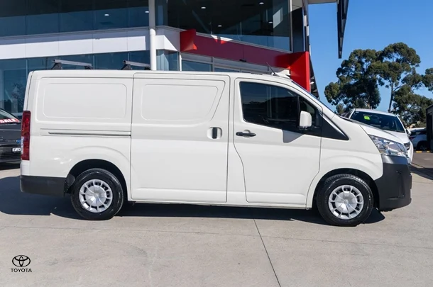 2022 Toyota HIACE LWB image 3