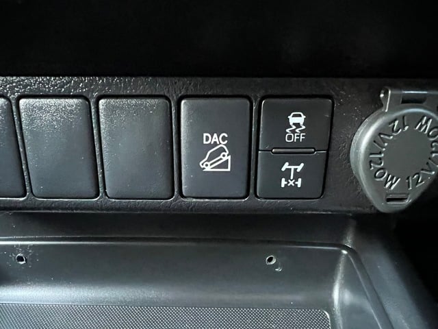 2022 Toyota HILUX SR5 image 24