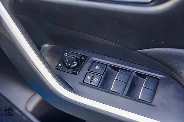 2019 Toyota RAV4 GXL image 19