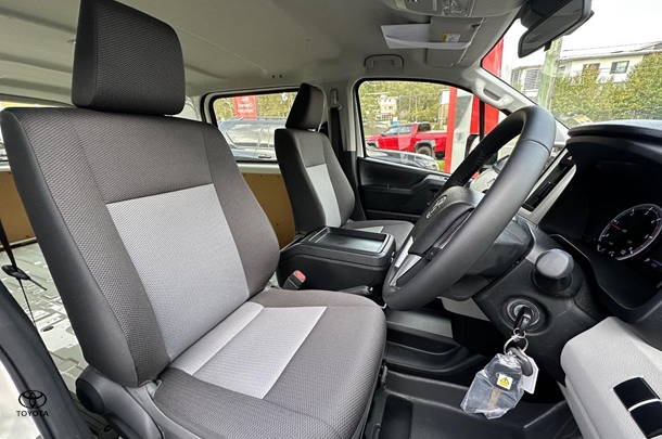 2023 Toyota Hiace LWB image 15