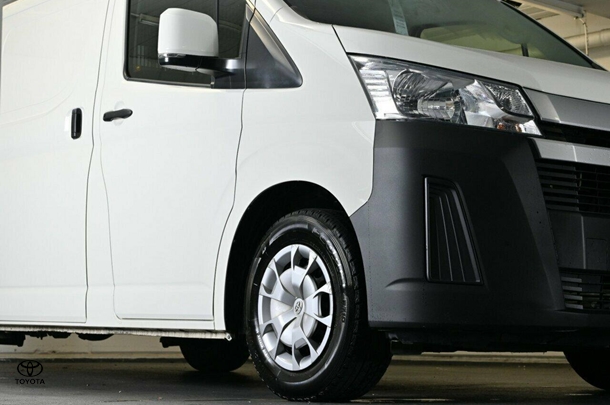 2019 Toyota Hiace LWB image 6
