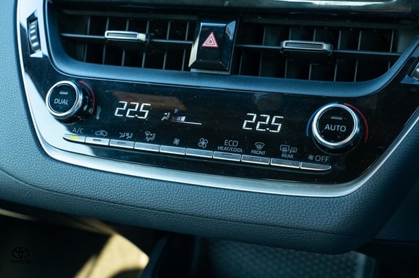 2020 TOYOTA Corolla Hatch Hybrid Ascent Sport image 12